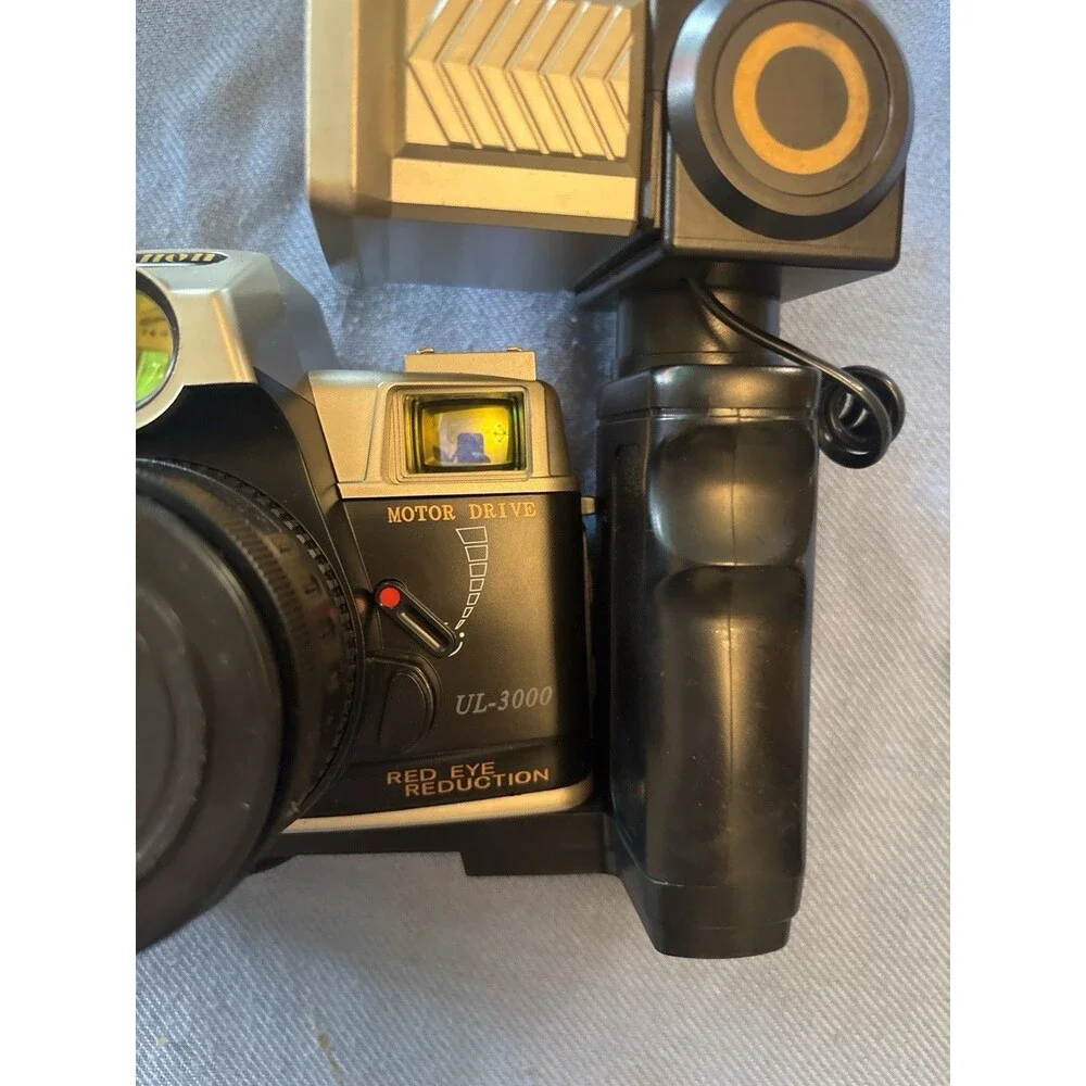 Vintage Canon Ultima UL-3000 35mm Camera Motor Drive Red Eye Reduction Flash